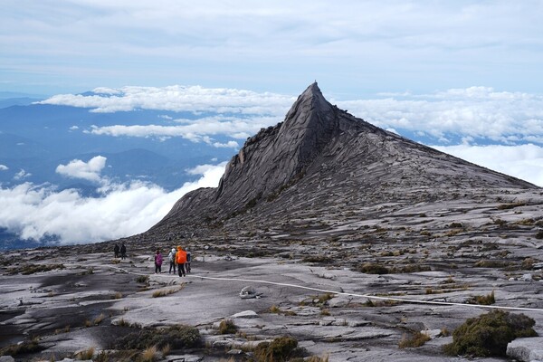 攀登馬來西亞最高峰神山
